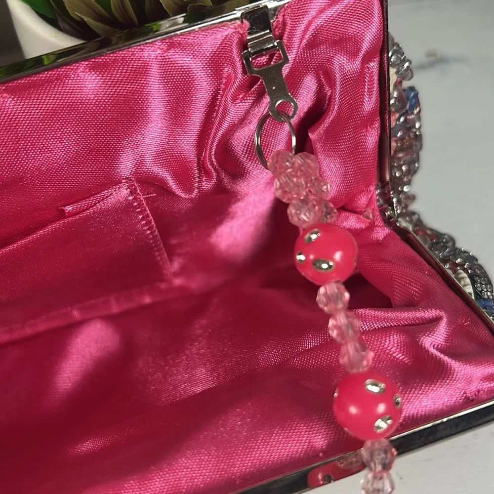LA VIOLA Pink Clutch Kiss Lock Pink Lined Evening Prom Bag
W/ Strap NWOT - Picture 9 of 16